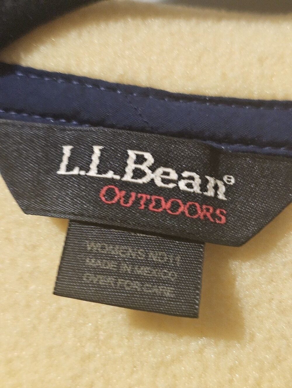 Women's L.L. Bean Pale Yellow Fleece Zip Vest with Dark Trim VTG - Picture 4 of 8